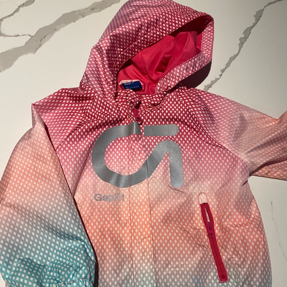 GAP FIT Windbreaker